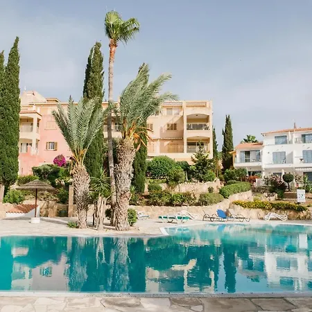 Regina Gardens 2 Bedroom Sea View Flat In Apartment